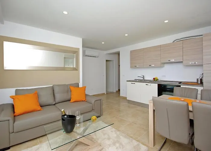 Family-friendly With Swimming Pool - 19147