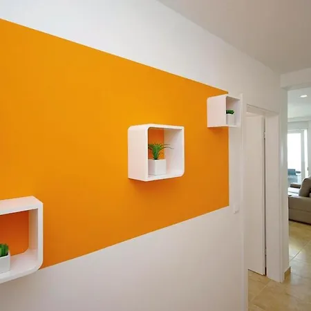 Family-friendly With Swimming Pool - 19147 Makarská