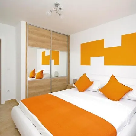 Apartmán Family-friendly With Swimming Pool - 19147 *