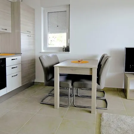 Apartment Family-friendly With Swimming Pool - 19147