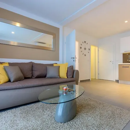 Family-friendly With Swimming Pool - 19147 Apartmán Makarská