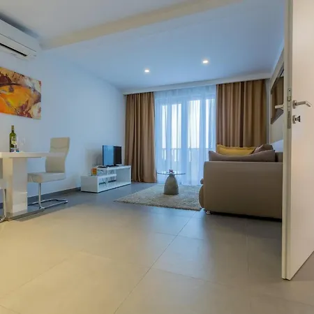 Apartment Family-friendly With Swimming Pool - 19147 Makarska