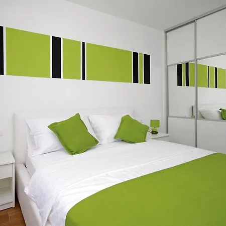 Family-friendly With Swimming Pool - 19147 Apartment *