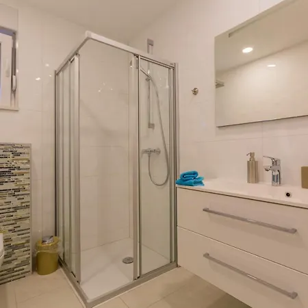 Apartment Family-friendly With Swimming Pool - 19147 *