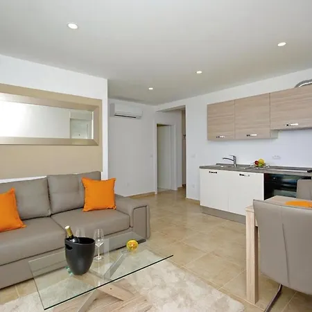 Family-friendly With Swimming Pool - 19147