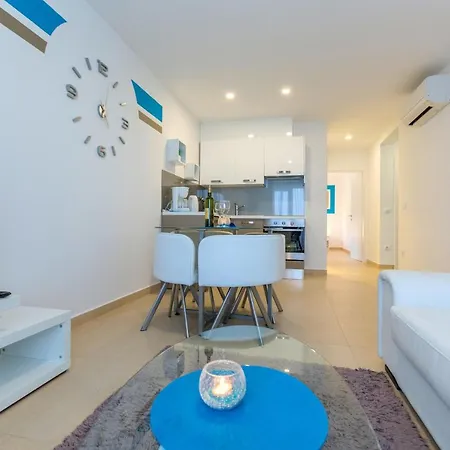 Family Friendly With A Swimming Pool - 19147 Apartment Makarska
