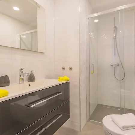 Family-friendly With Swimming Pool - 19147 Apartment *