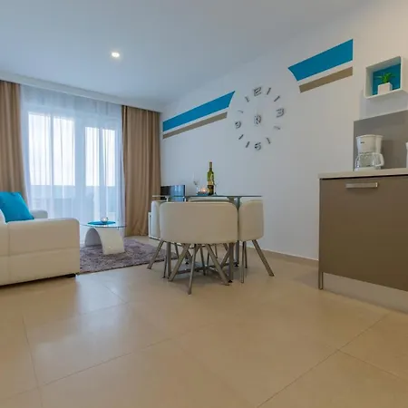 Family-friendly With Swimming Pool - 19147 Apartment *