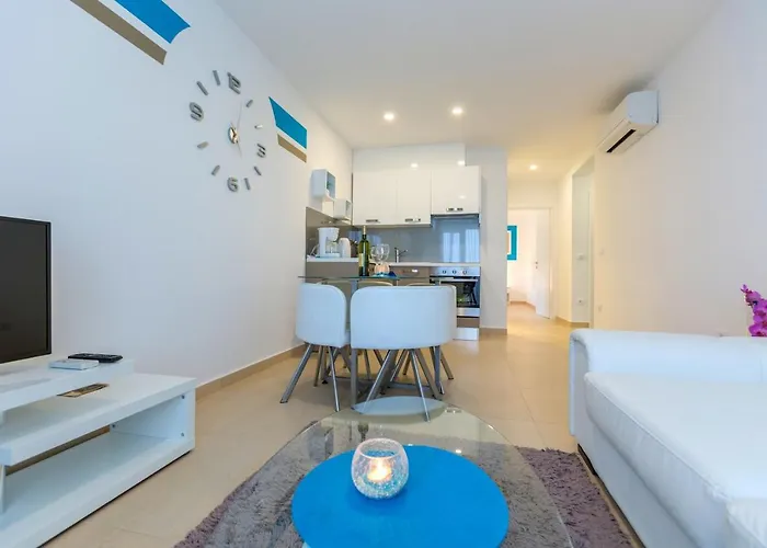 Family-friendly With Swimming Pool - 19147 Apartment Makarska