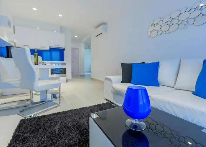 Family-friendly With Swimming Pool - 19147 Makarska