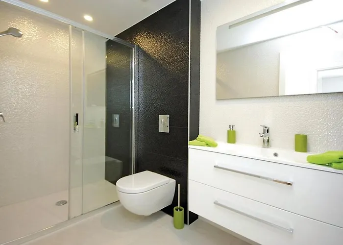 Family-friendly With Swimming Pool - 19147 Apartment Makarska