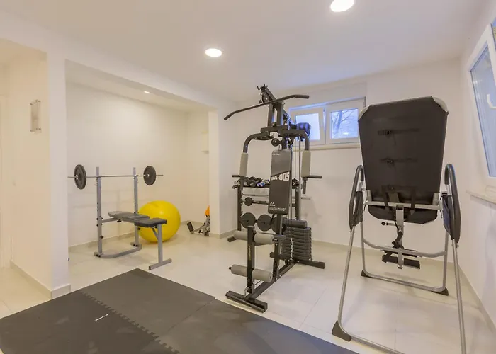 Apartment Family-friendly With Swimming Pool - 19147 Makarska