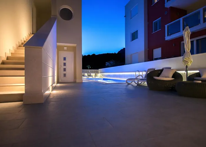 Apartment Family-friendly With Swimming Pool - 19147 Makarska