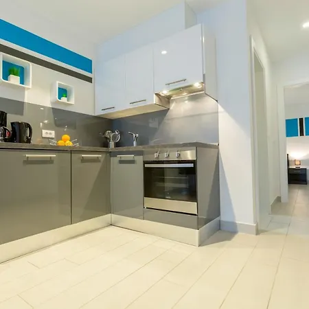 Family-friendly With Swimming Pool - 19147 Apartman Makarska