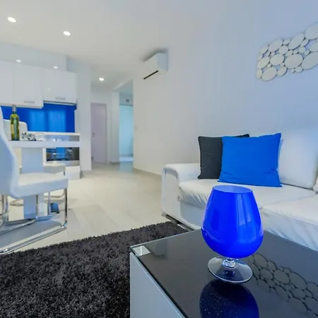 Family-friendly With Swimming Pool - 19147 Makarska