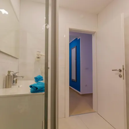 Family-friendly With Swimming Pool - 19147 Apartman Makarska