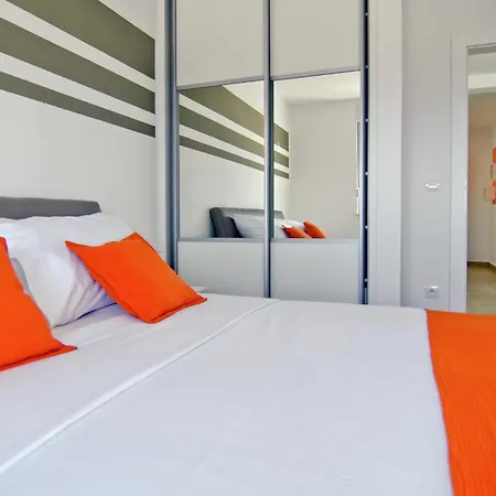 Apartman Family-friendly With Swimming Pool - 19147