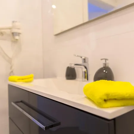 Family-friendly With Swimming Pool - 19147 Apartman Makarska