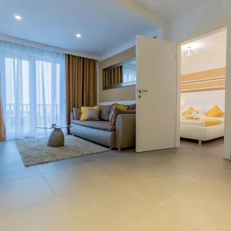 Family-friendly With Swimming Pool - 19147 Makarska