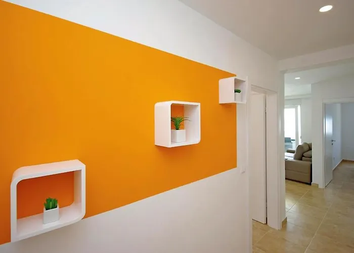 Family-friendly With Swimming Pool - 19147 Makarska